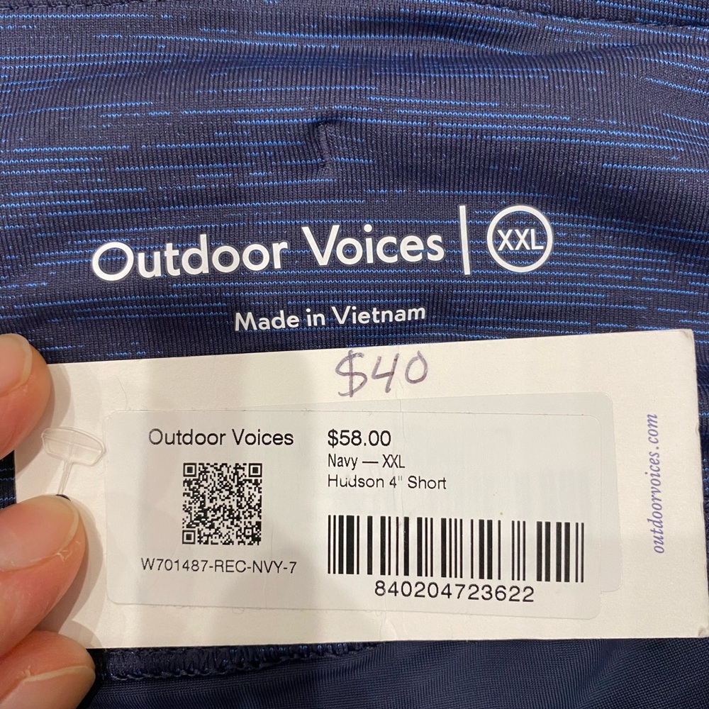 NWT Outdoor Voices Hudson 4” shorts, Navy. Interior key and exterior zip pocket - Picture 3 of 7